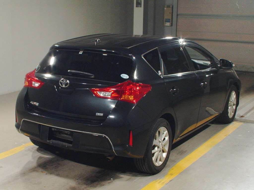 2012 Toyota Auris ZRE186H[1]