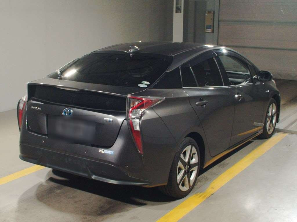 2016 Toyota Prius ZVW51[1]