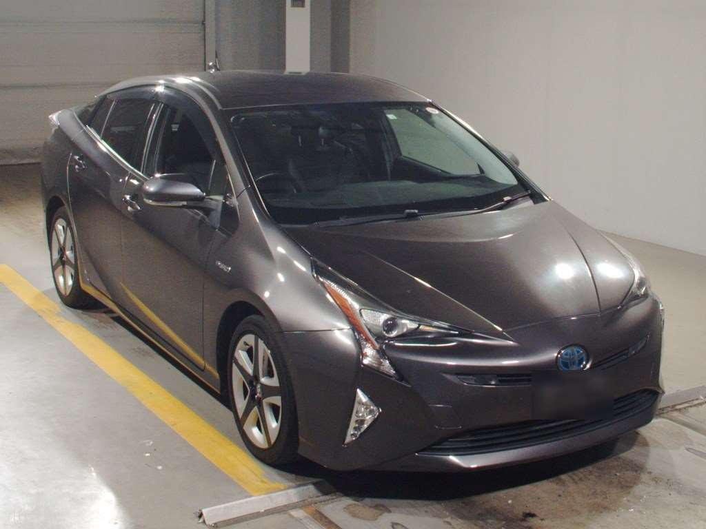 2016 Toyota Prius ZVW51[2]