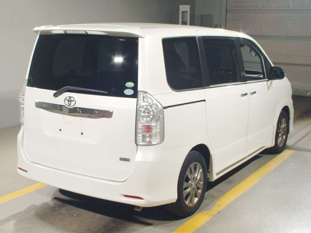 2012 Toyota Voxy ZRR70W[1]