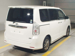 2012 Toyota Voxy