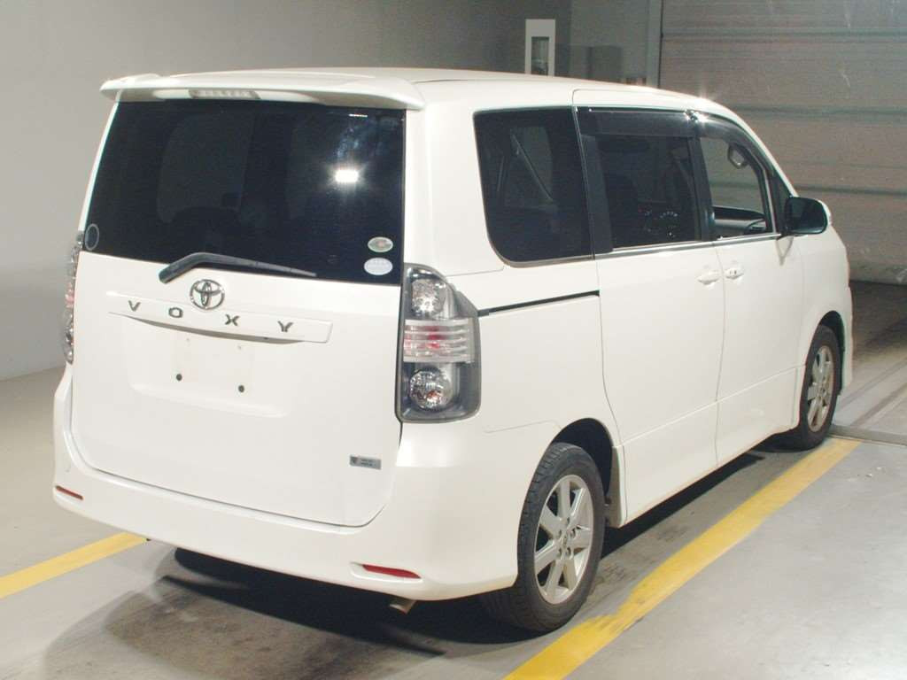 2007 Toyota Voxy ZRR70W[1]