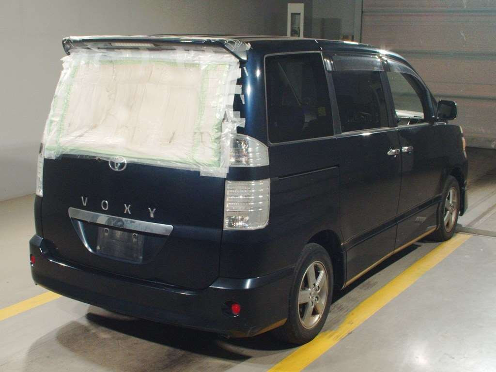 2005 Toyota Voxy AZR60G[1]