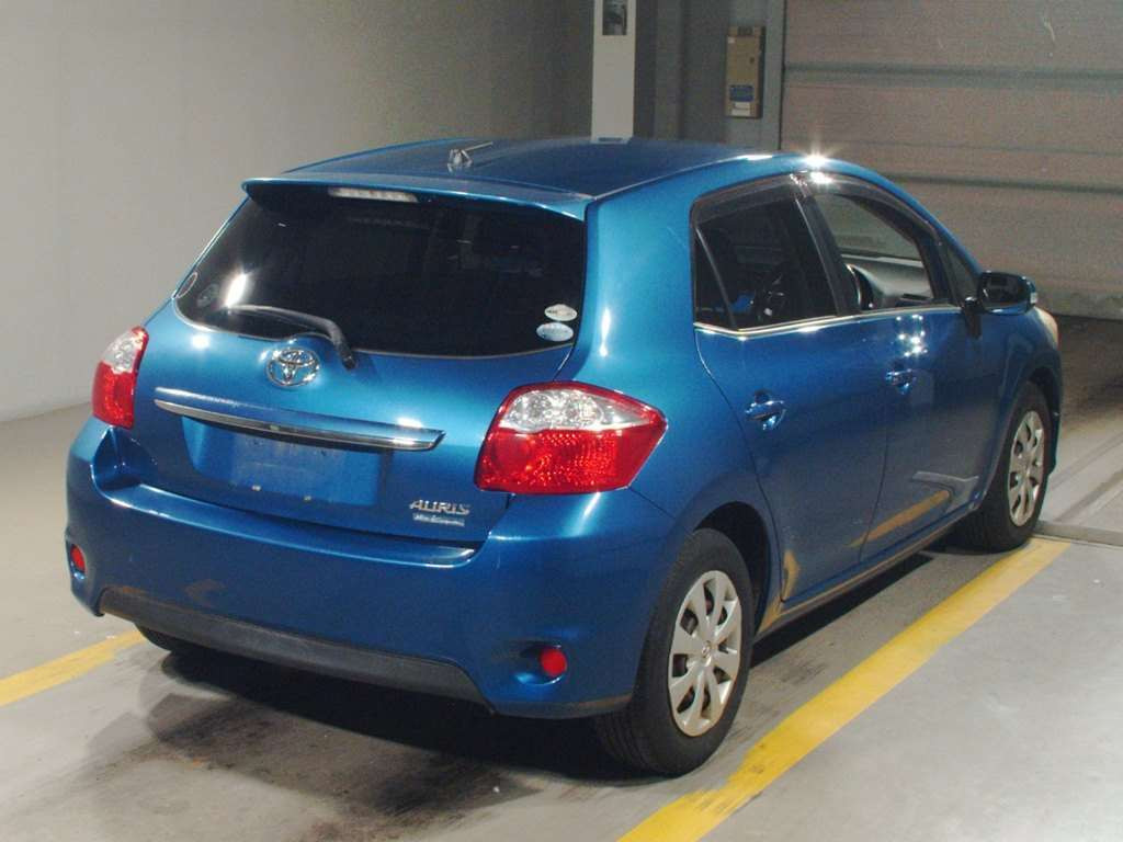 2009 Toyota Auris NZE151H[1]