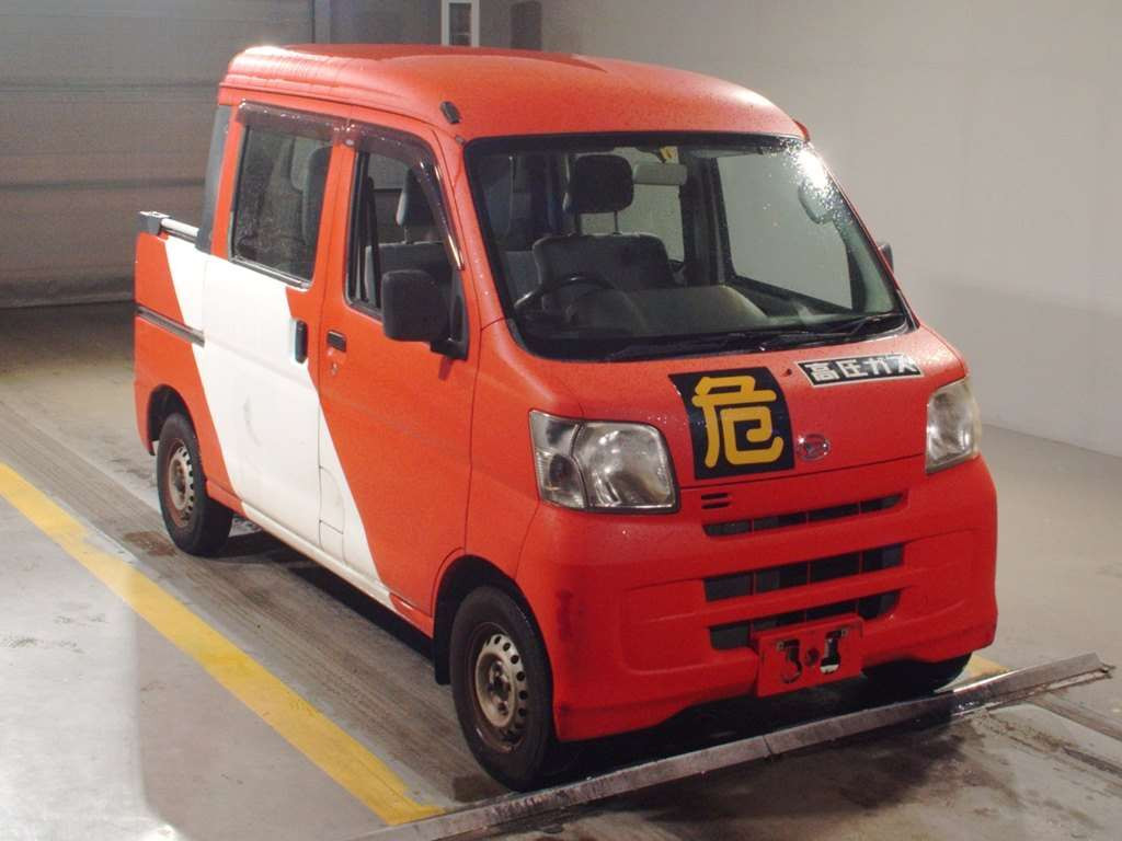 2016 Daihatsu Hijet Cargo S321W[2]