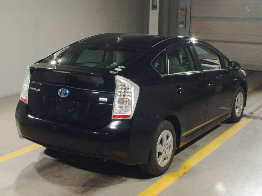 2010 Toyota Prius ZVW30[1]