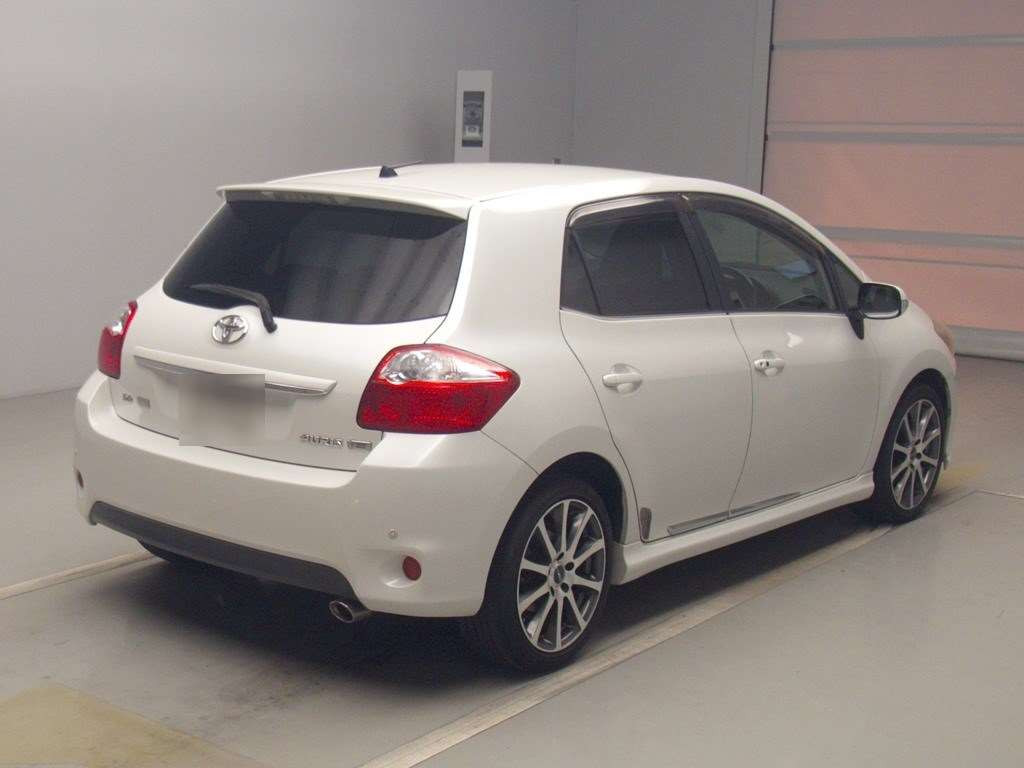 2011 Toyota Auris ZRE152H[1]