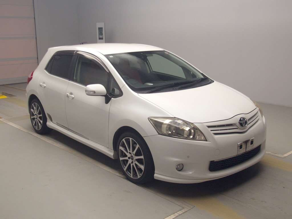 2011 Toyota Auris ZRE152H[2]