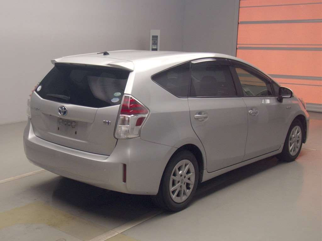 2014 Toyota Prius alpha ZVW41W[1]