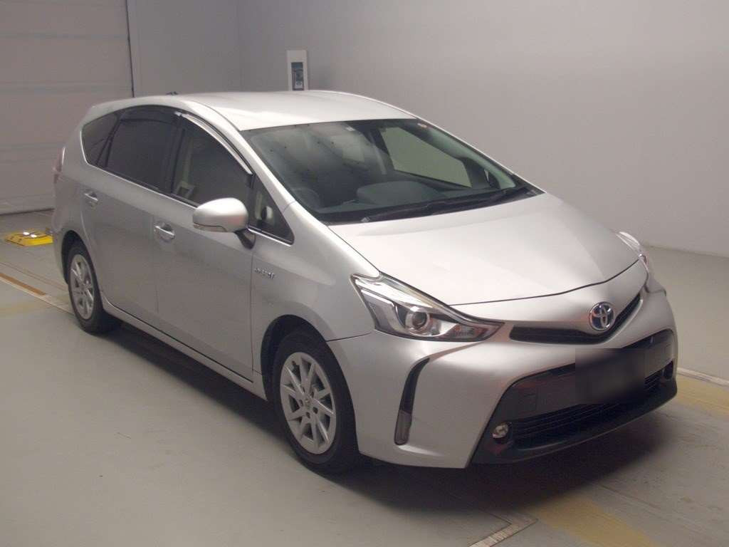 2014 Toyota Prius alpha ZVW41W[2]