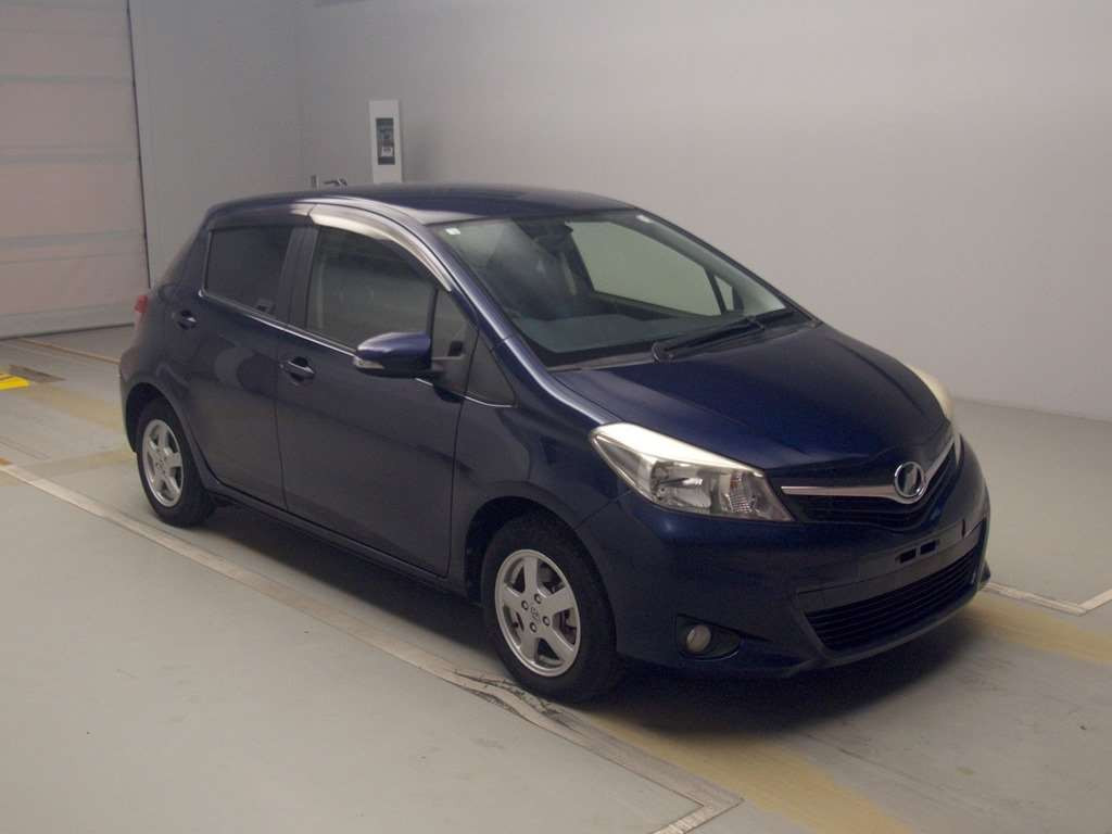 2014 Toyota Vitz NSP130[2]