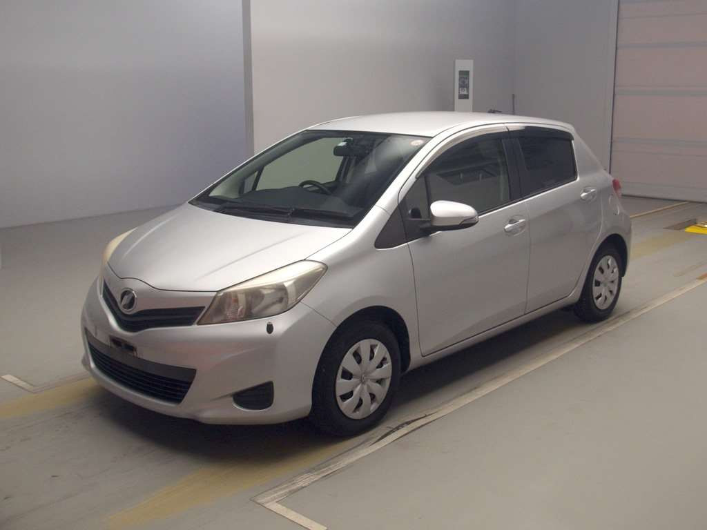 2013 Toyota Vitz NSP130[0]