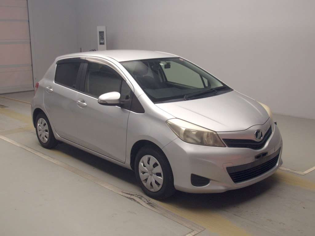 2013 Toyota Vitz NSP130[2]