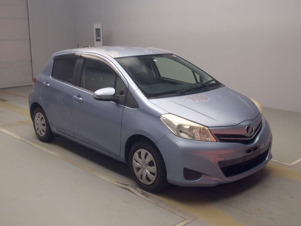 2011 Toyota Vitz NSP130[2]