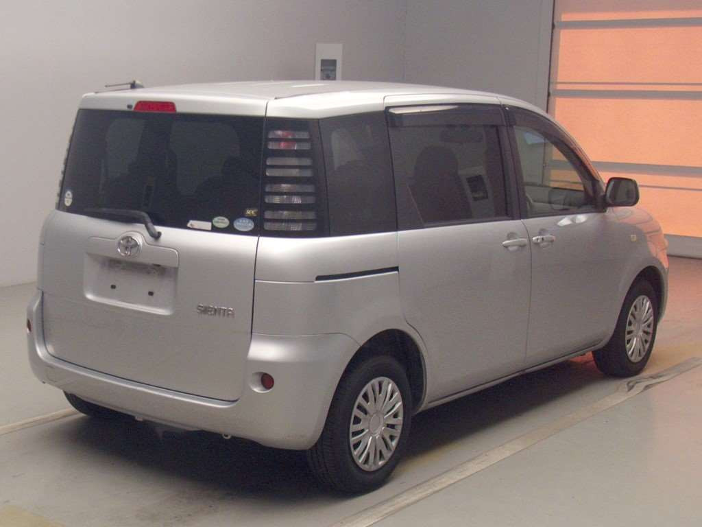 2004 Toyota Sienta NCP81G[1]