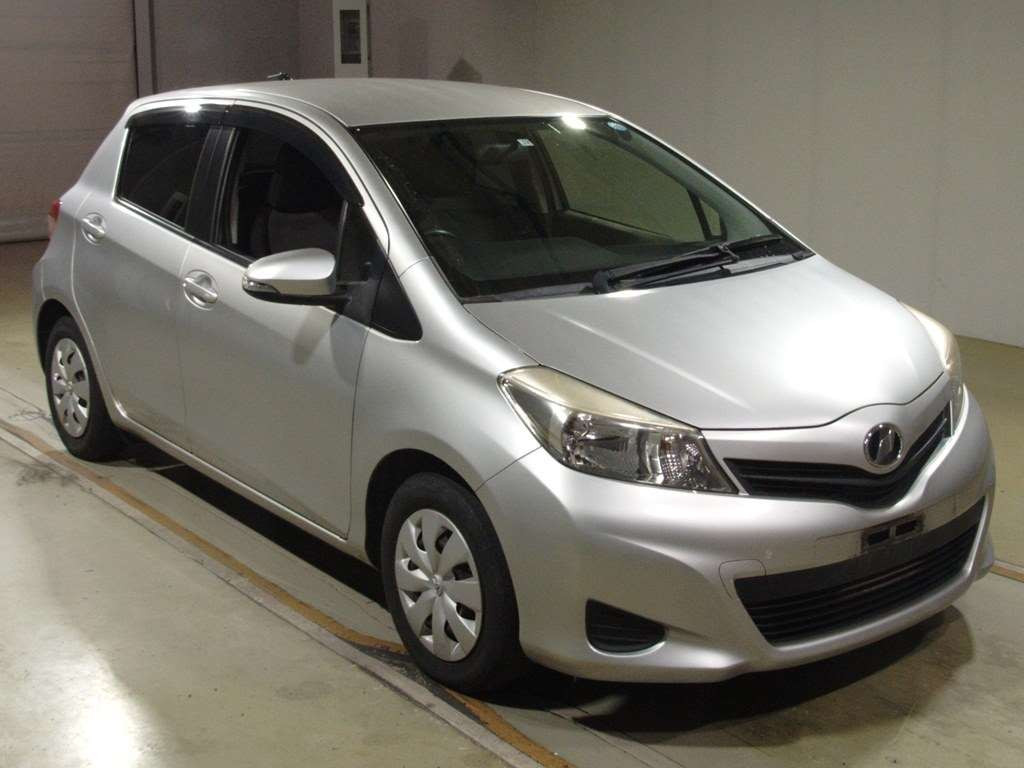 2013 Toyota Vitz NSP130[2]