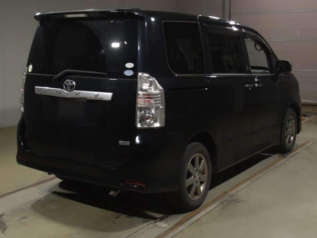 2010 Toyota Voxy ZRR75W[1]