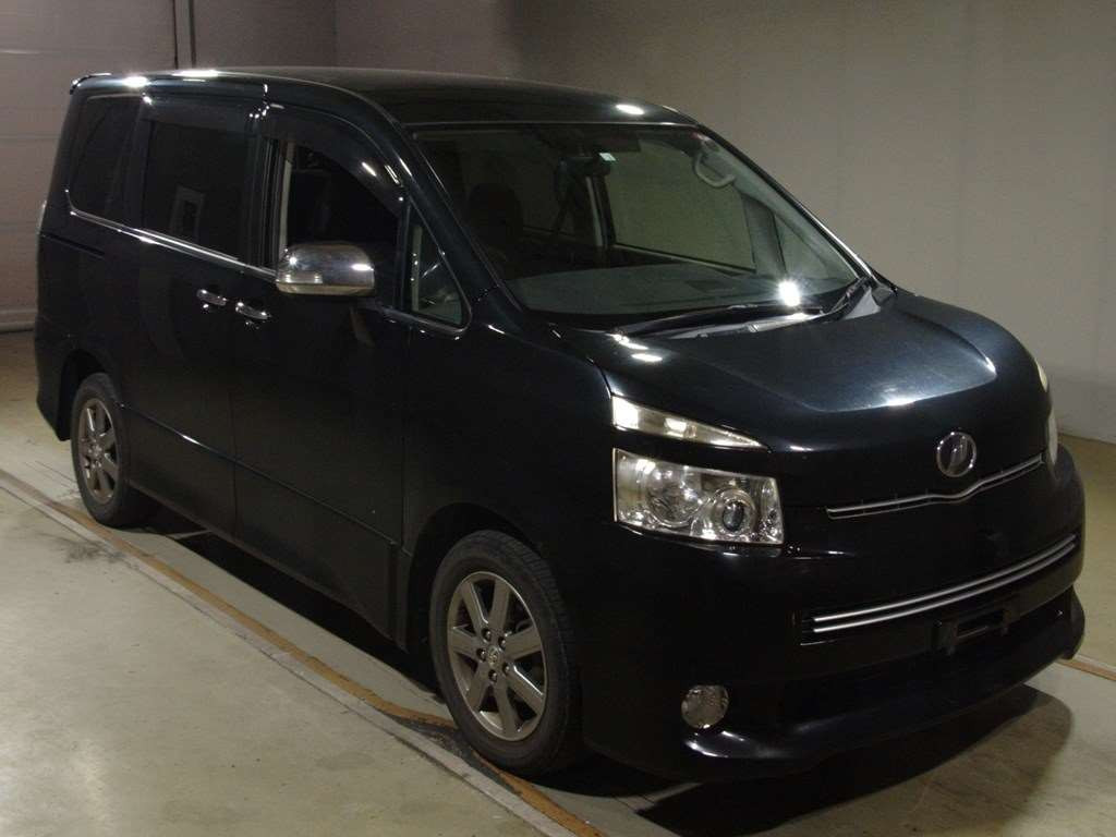 2010 Toyota Voxy ZRR75W[2]