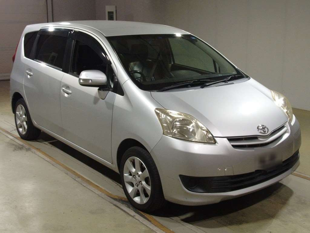 2010 Toyota Passo sette M502E[2]