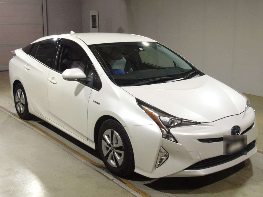 2016 Toyota Prius ZVW51[2]