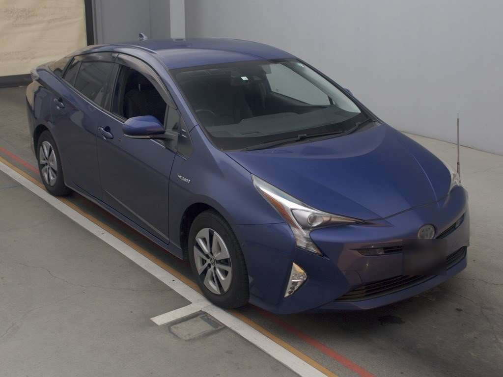 2016 Toyota Prius ZVW51[2]