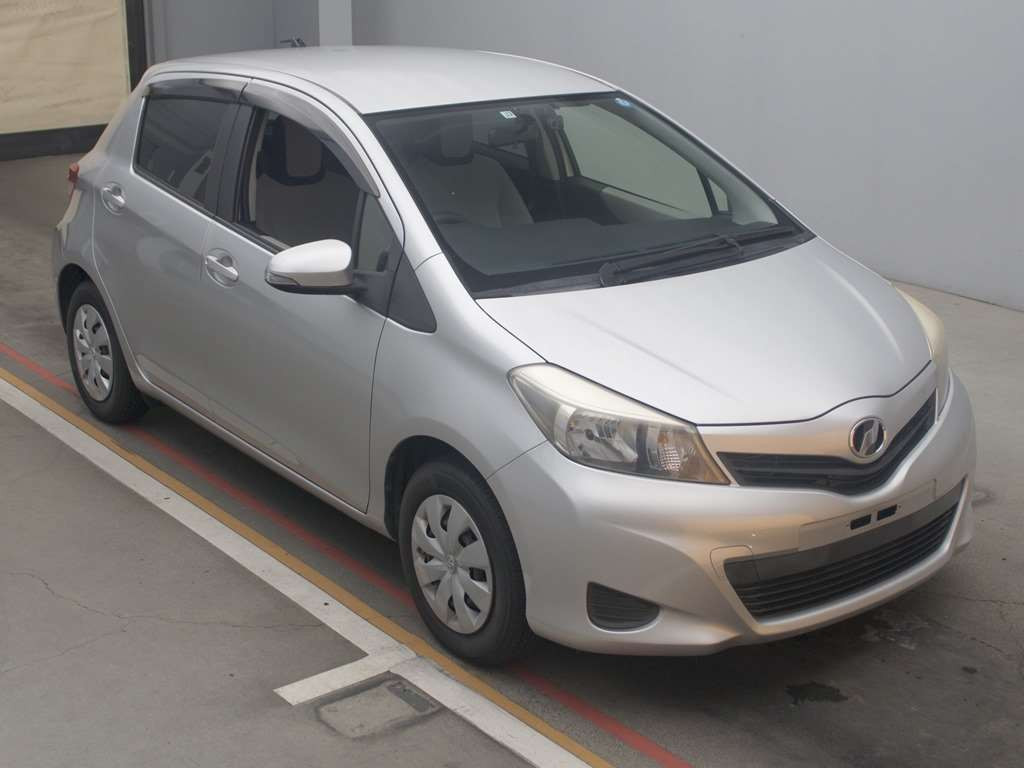 2013 Toyota Vitz NSP130[2]