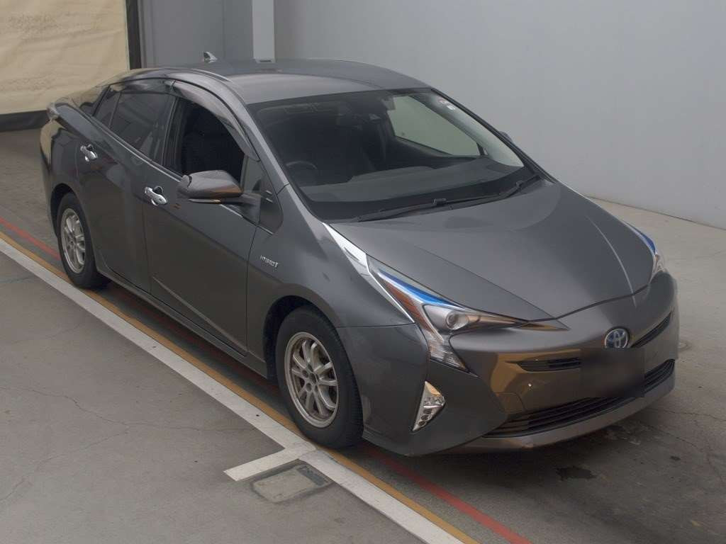 2016 Toyota Prius ZVW50[2]