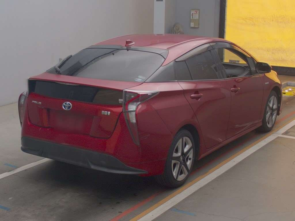 2016 Toyota Prius ZVW50[1]