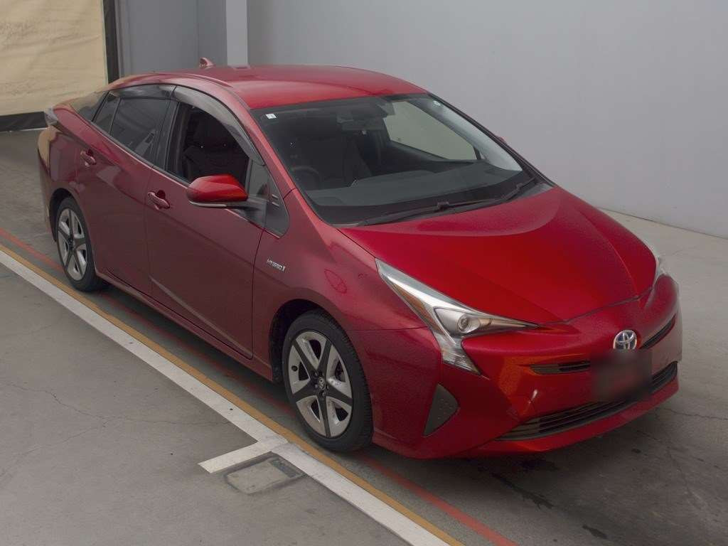 2016 Toyota Prius ZVW50[2]