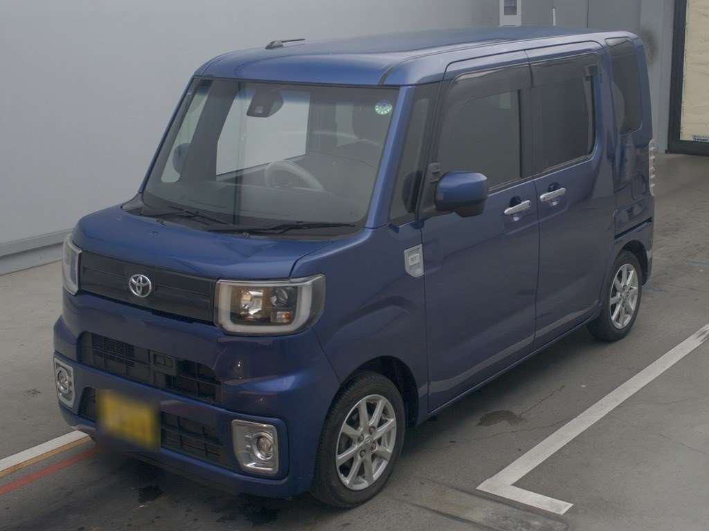 2017 Toyota Pixis Mega LA700A[0]