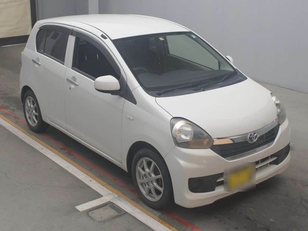 2014 Toyota Pixis Epoch LA300A[2]