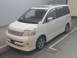 2005 Toyota Voxy