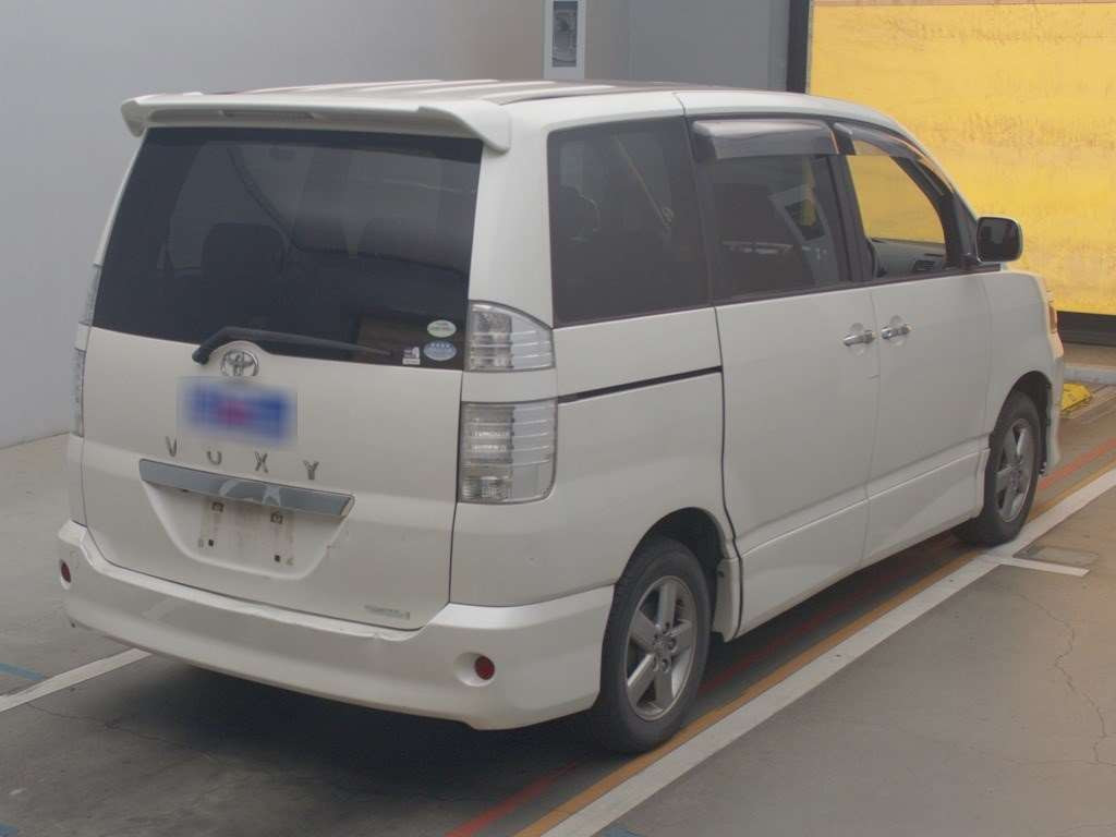 2005 Toyota Voxy AZR60G[1]