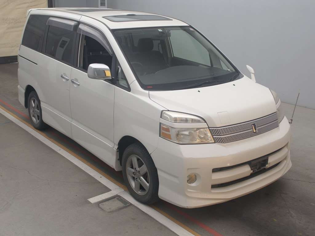 2005 Toyota Voxy AZR60G[2]