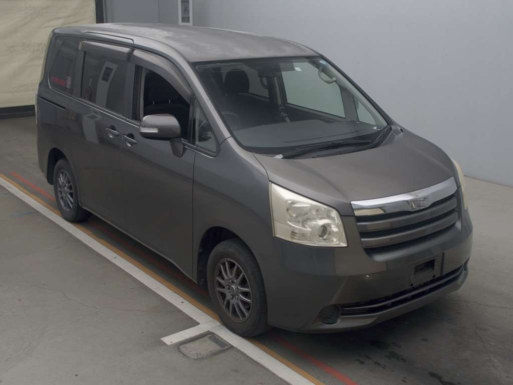 2009 Toyota Noah ZRR70G[2]