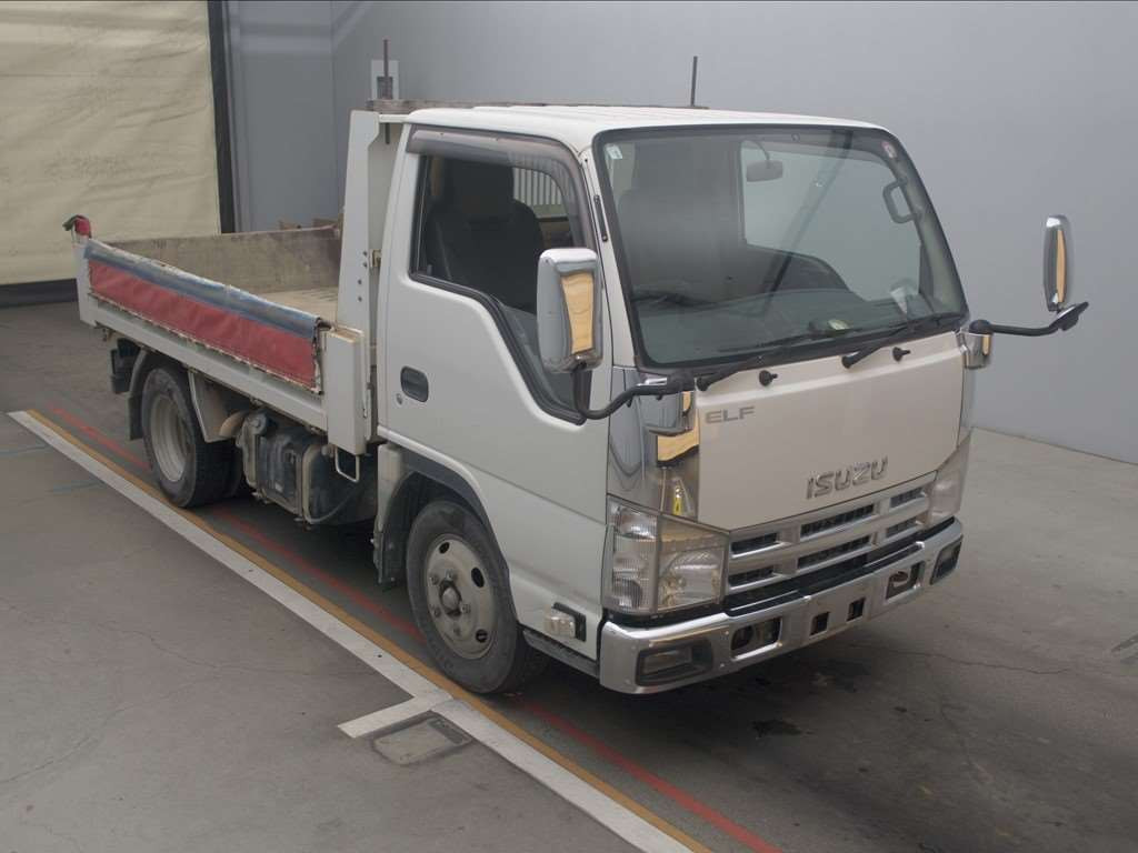 2014 Isuzu Elf Truck NKR85AD[2]