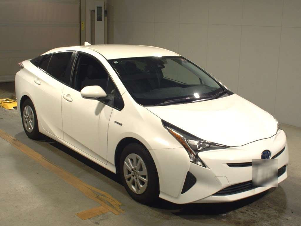 2017 Toyota Prius ZVW51[2]