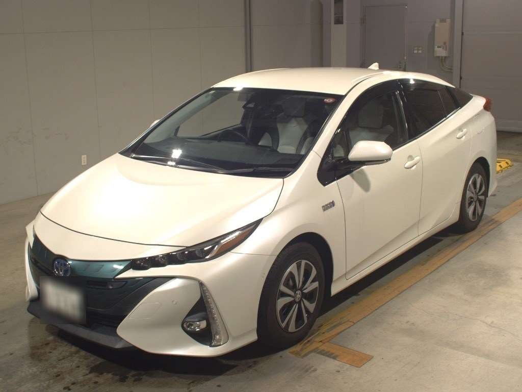 2018 Toyota Prius PHV ZVW52[0]