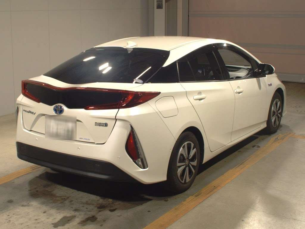 2018 Toyota Prius PHV ZVW52[1]