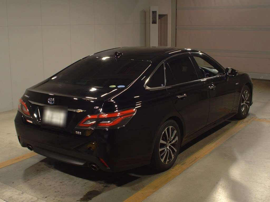 2019 Toyota Crown Hybrid AZSH20[1]