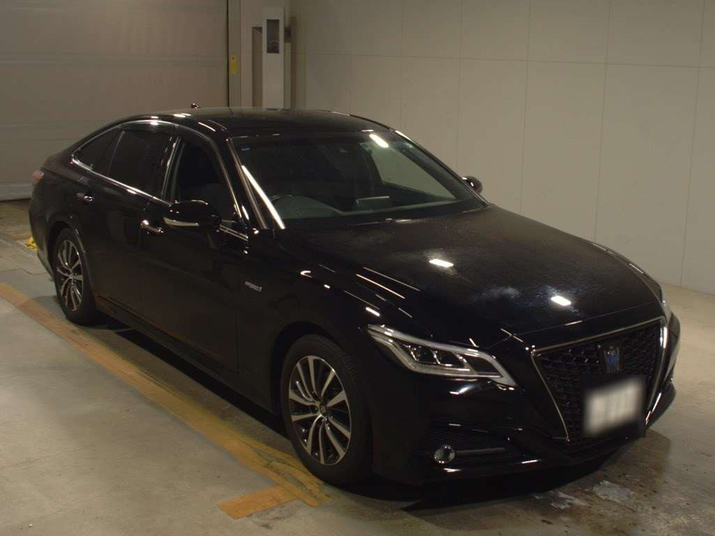 2019 Toyota Crown Hybrid AZSH20[2]