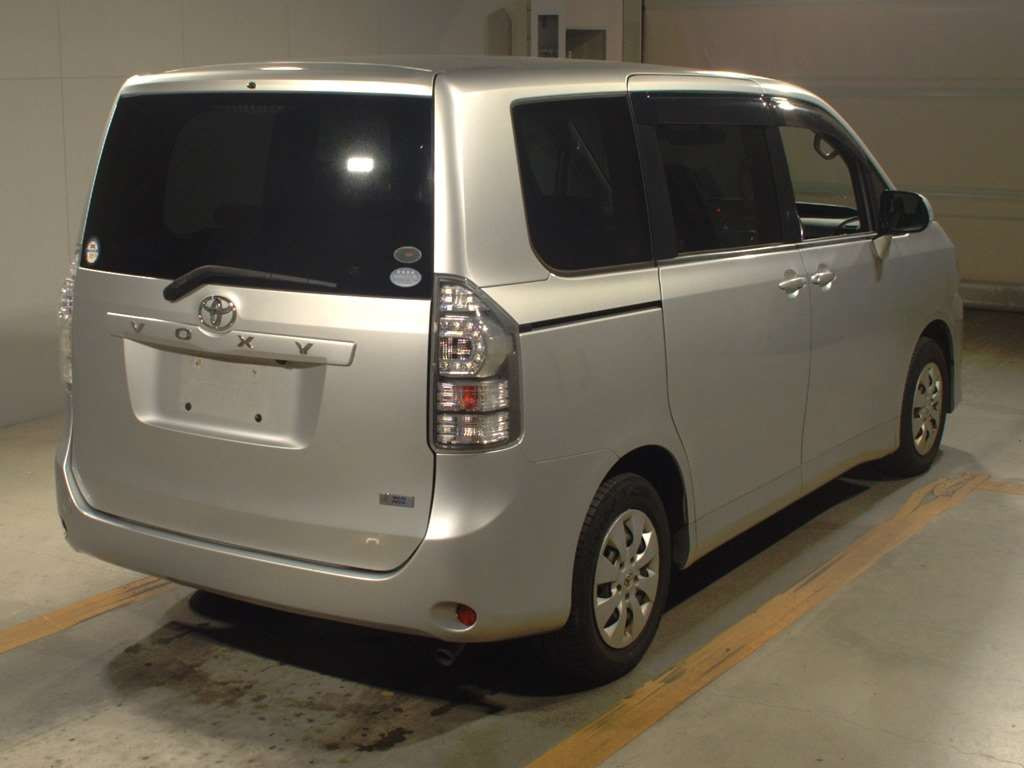 2011 Toyota Voxy ZRR70G[1]