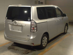 2011 Toyota Voxy