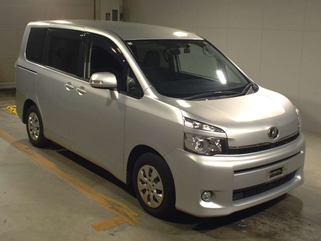 2011 Toyota Voxy ZRR70G[2]