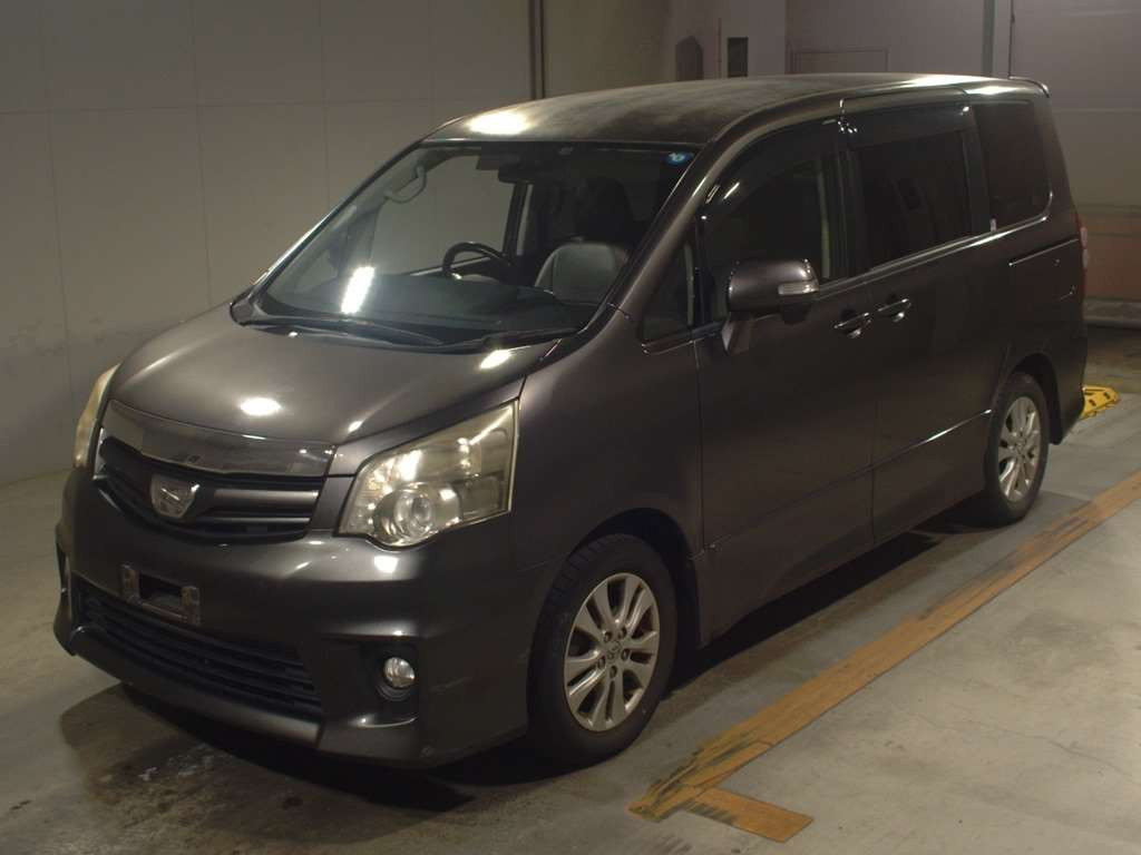 2011 Toyota Noah ZRR70W[0]