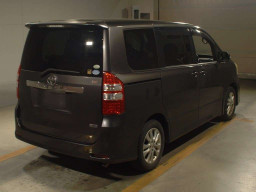 2011 Toyota Noah