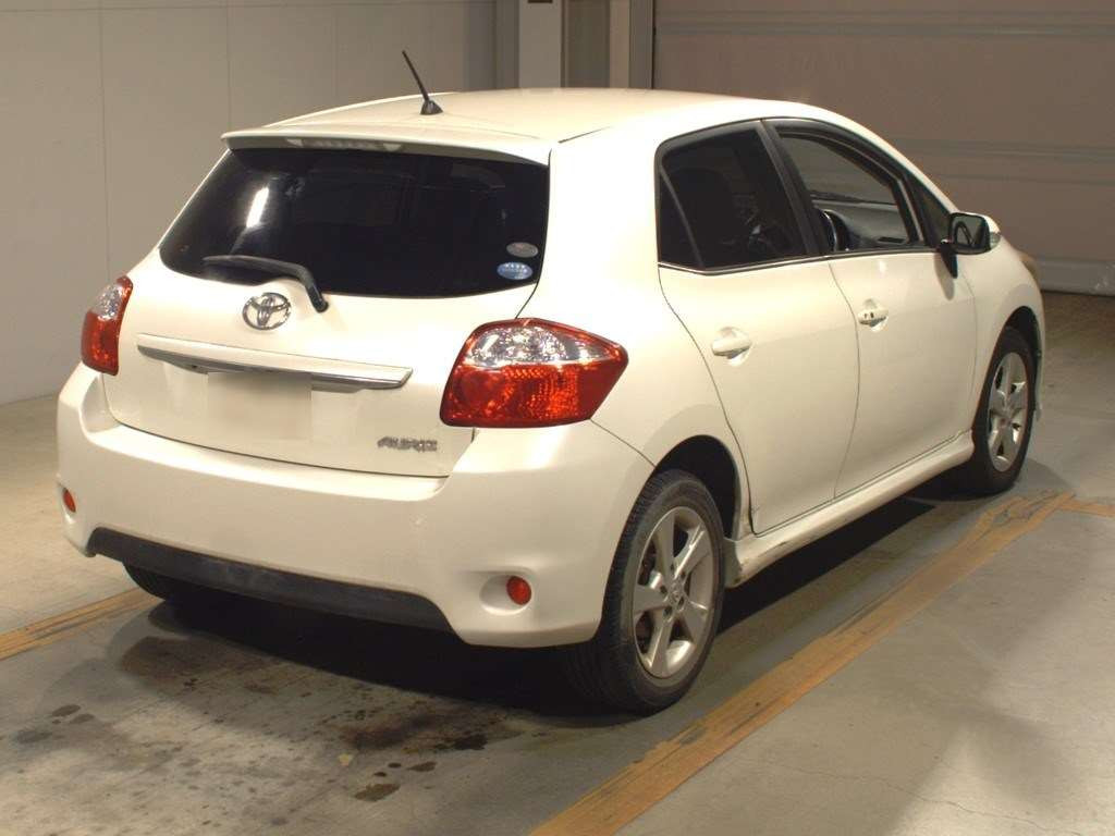 2010 Toyota Auris NZE154H[1]