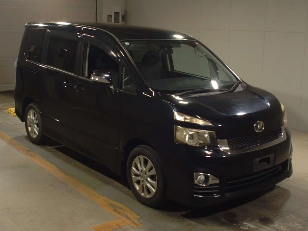 2010 Toyota Voxy ZRR70W[2]