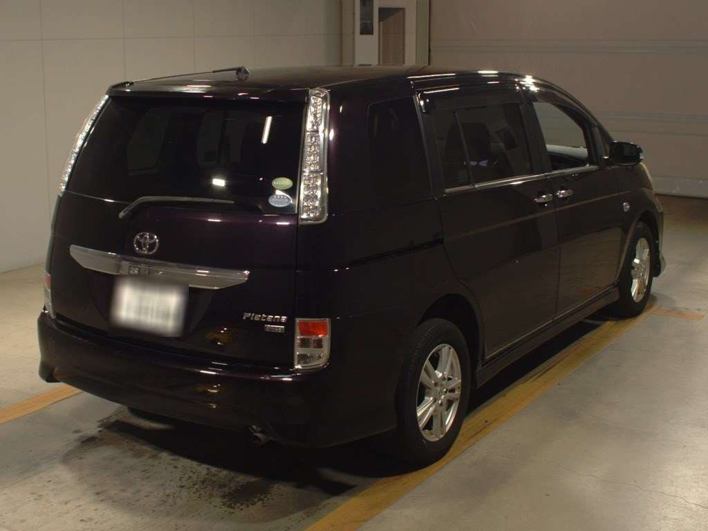 2012 Toyota Isis ZGM15W[1]