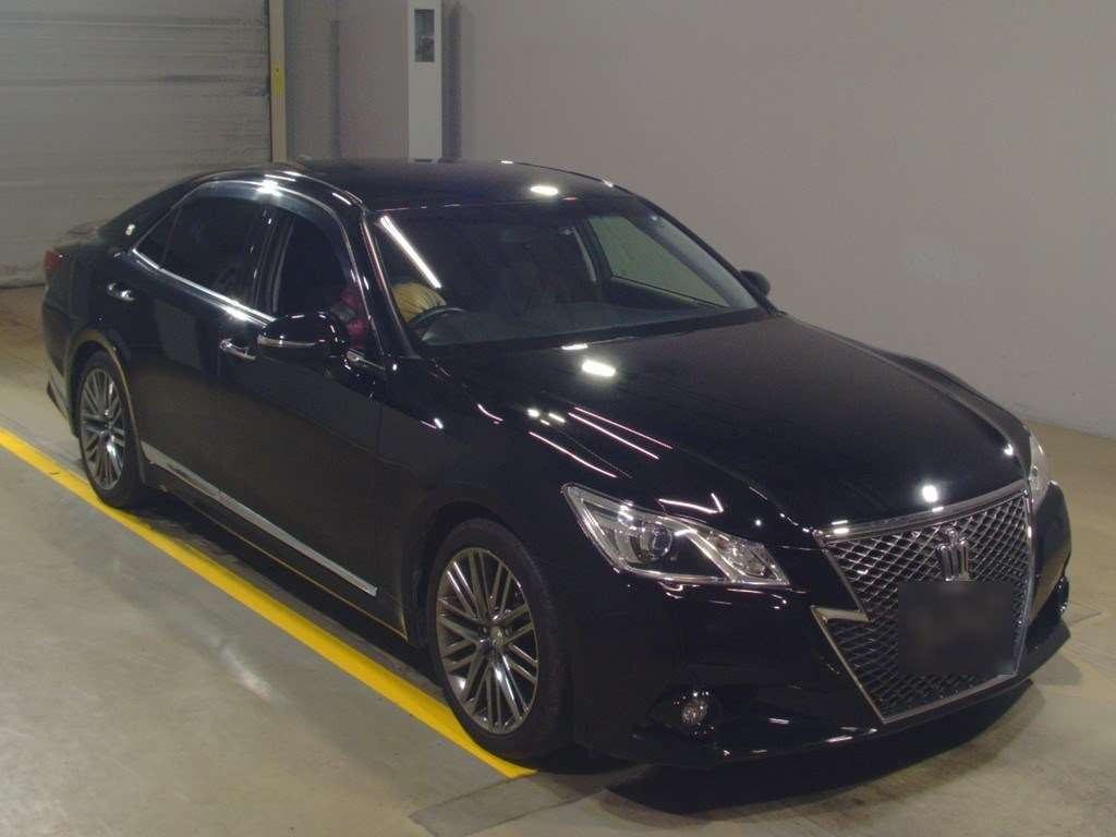 2013 Toyota Crown GRS214[2]